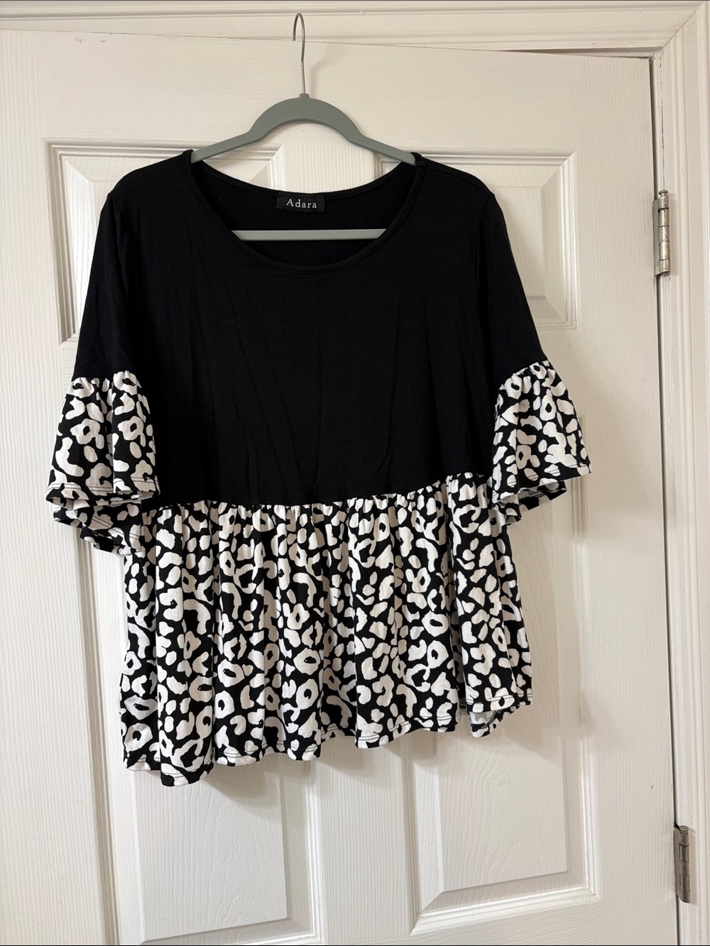 Black & White Leopard-Print Peplum Tunic
